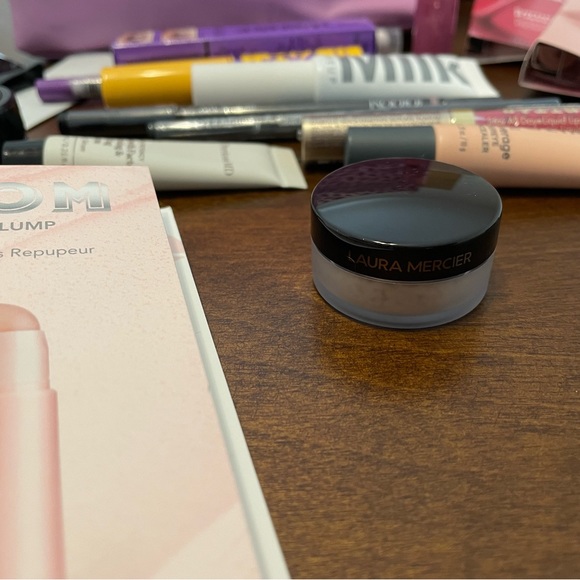 💗MAKE UP DELUXE SAMPLER & PURPLE BEAUTY BAG - Picture 4 of 5